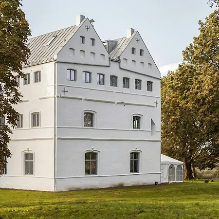 Tatil Evi Wide View On Nature From The Manor House On Ruegen